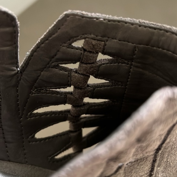 VINCE CAMUTO VC- PEERA Graystone Verona Bootie - Picture 8 of 9